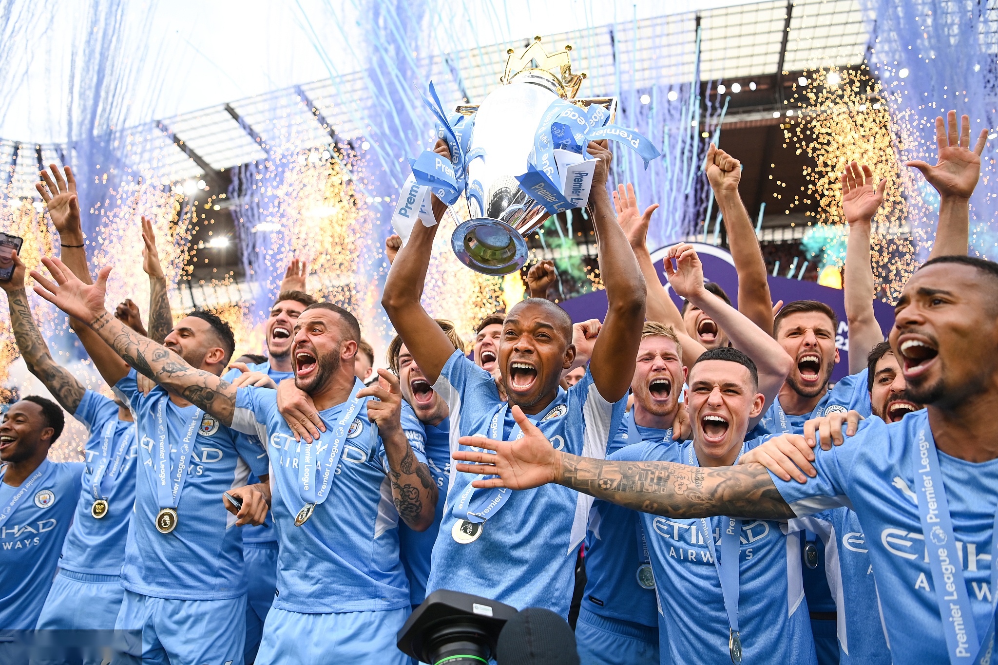 而在底角位 而在底角位